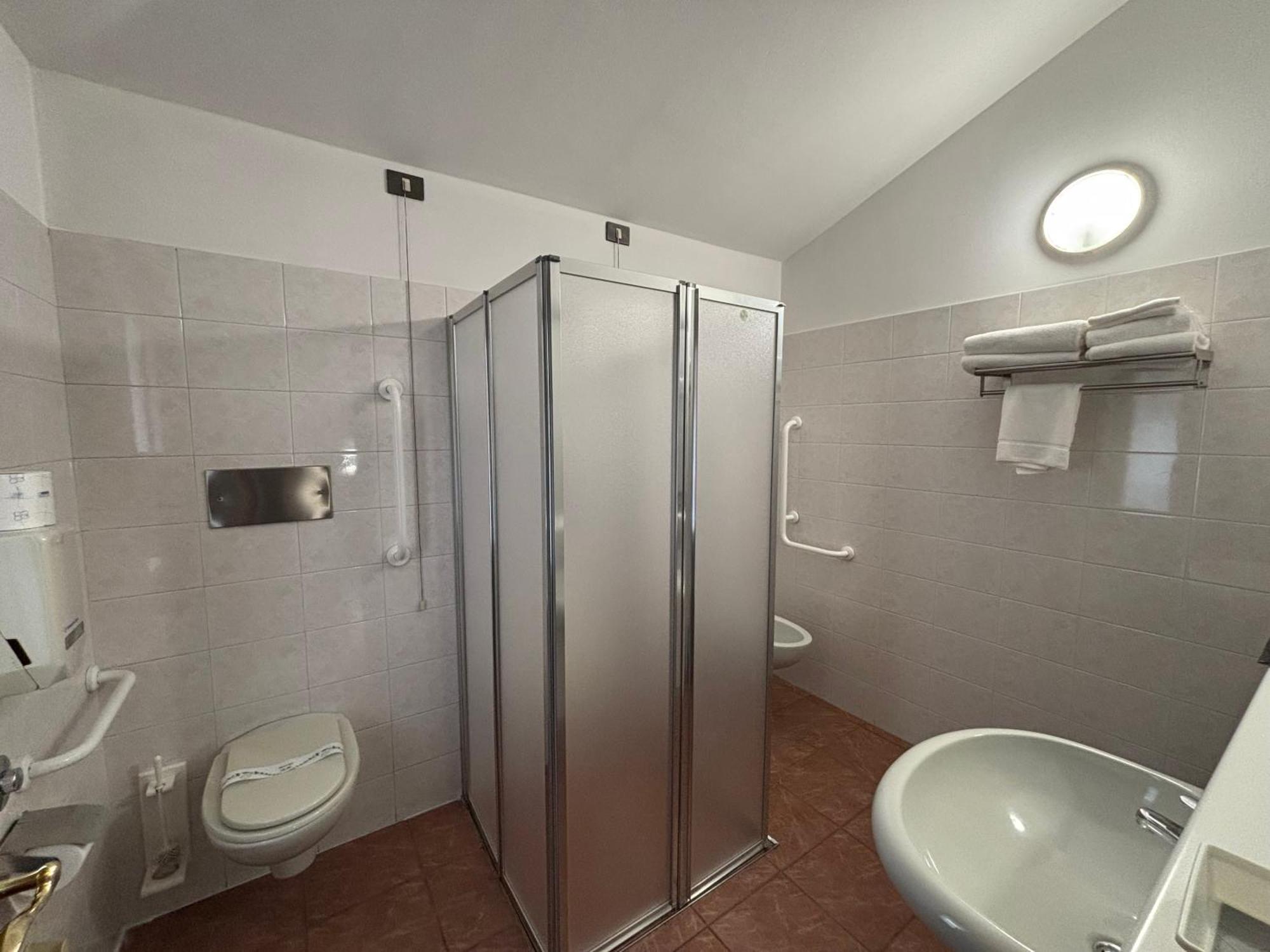 Villa Nasti Hotel Ristorante Canzo Екстериор снимка