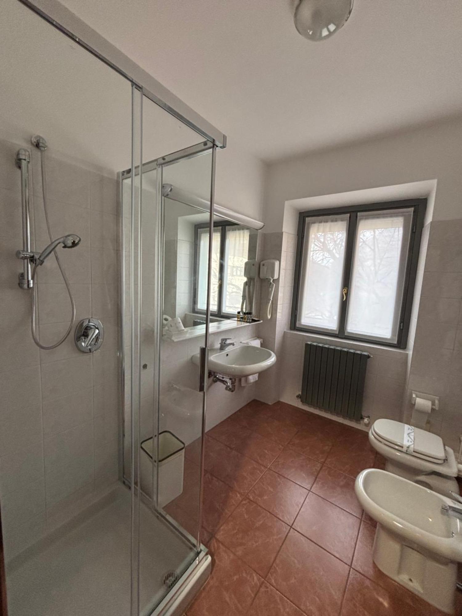 Villa Nasti Hotel Ristorante Canzo Екстериор снимка